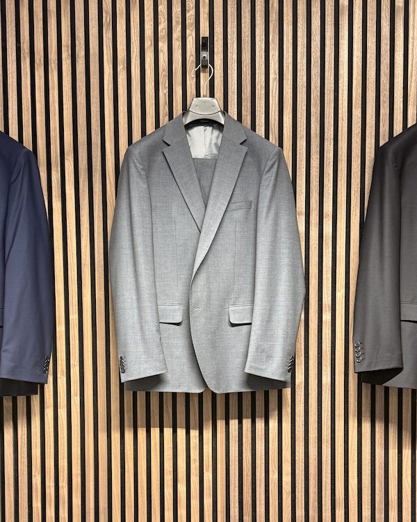 Herrenmode: Anzüge im Atelier Flawil Hobil