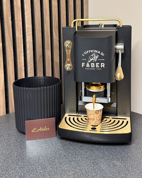 Kaffeemaschine im Atelier